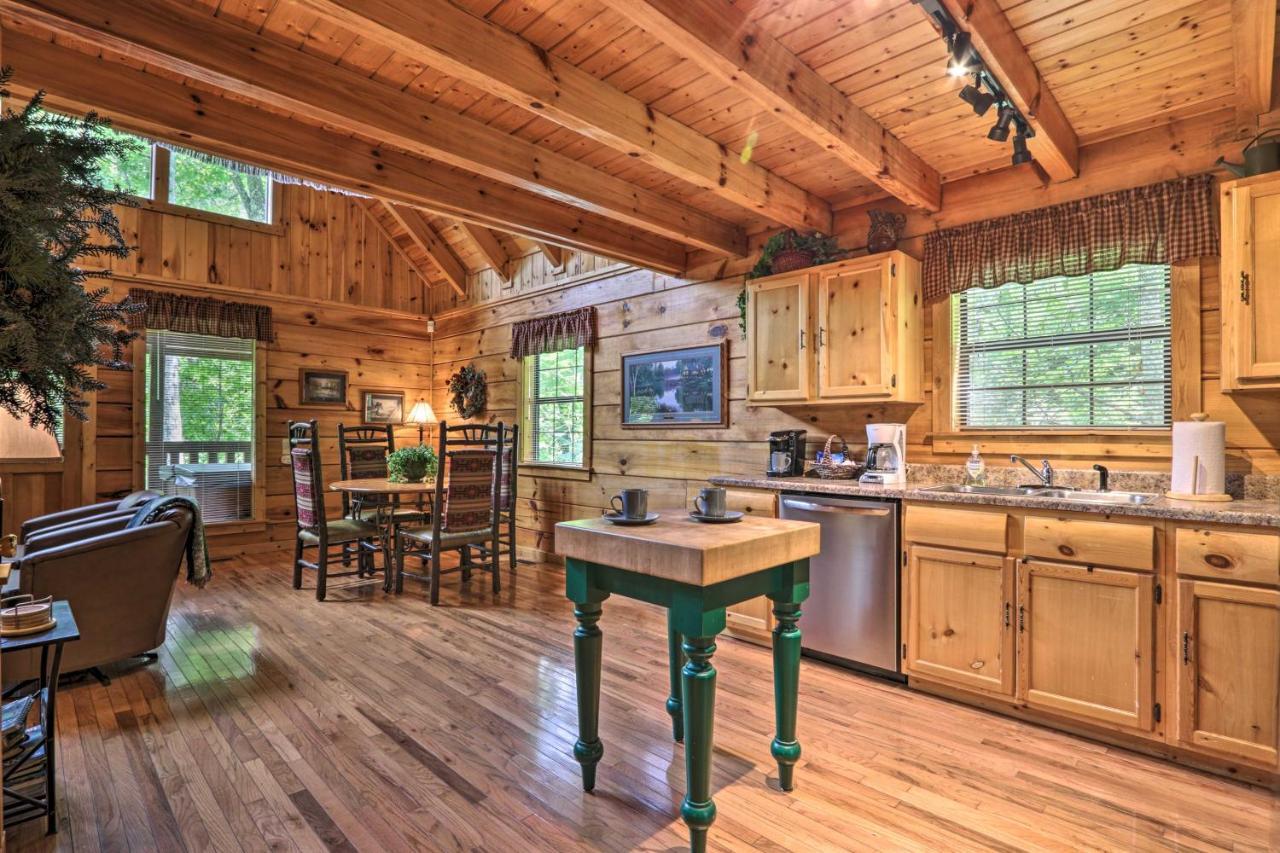 Gatlinburg Mountainside Escape With Deck And Hot Tub! Villa Exterior photo